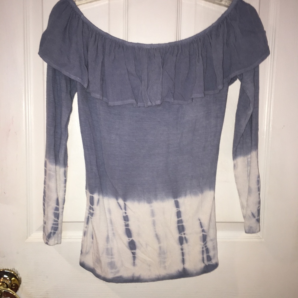 Cute white blue top!!